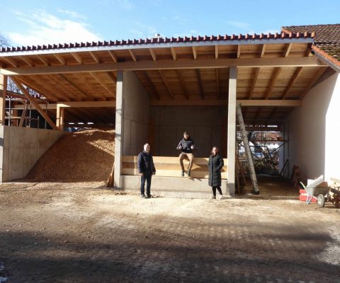 Die Hackschnitzelheizung am Kranzberger Bauhof ist in Betrieb