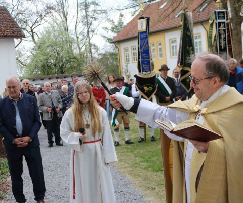 1200 Jahre Kranzberg Einweihung Kirchenvorplatz und Malwettbewerb