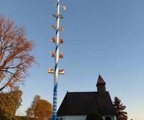 Der Maibaum in Kranzberg, Hohenbercha und Giesenbach steht!