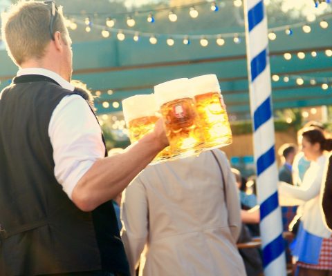 Auf gehts zum Freisinger Volksfest! Freitags, samstags und sonntags mit dem Bus der Ampertal- Gemeinden.